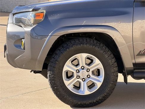 Used 2015 Toyota 4Runner SR5 Premium image 5