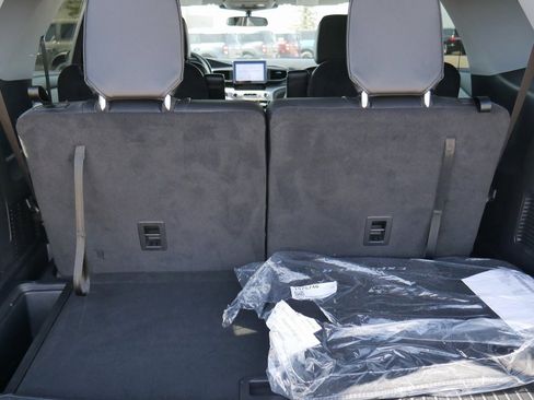 Used 2023 Ford Explorer XLT w/ Equipment Group 202A image 21