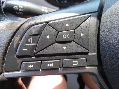 Used 2020 Nissan Versa SV FWD image 30