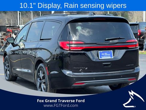 Used 2025 Chrysler Pacifica Limited FWD image 41