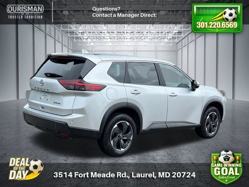 Used 2024 Nissan Rogue SV AWD/4WD image 3