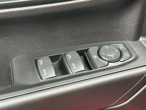 Used 2025 Chevrolet Silverado 1500 Custom image 12