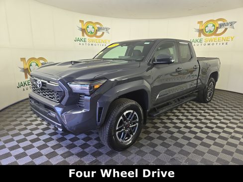 Used 2024 Toyota Tacoma TRD Sport w/ TRD Sport Premium Package AWD/4WD image 3