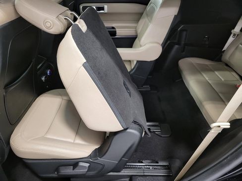 Used 2020 Ford Explorer XLT w/ Equipment Group 202A image 25