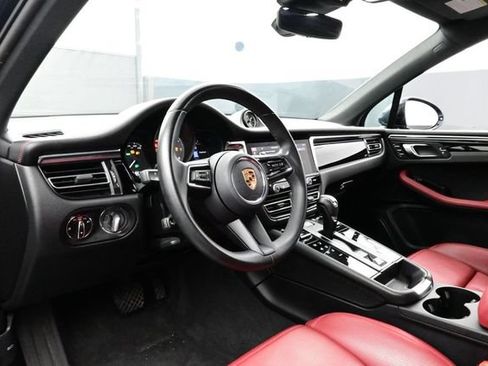 Certified 2023 Porsche Macan S AWD/4WD image 4