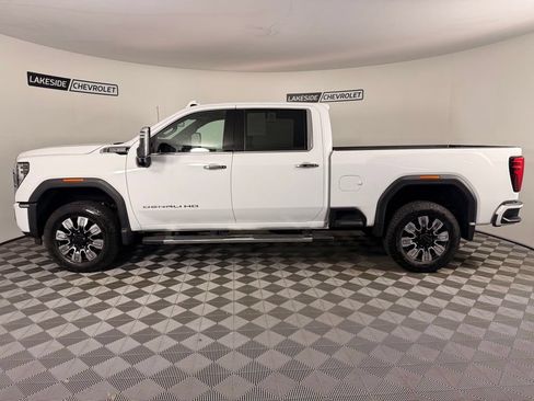 Used 2024 GMC Sierra 2500 Denali AWD/4WD image 3