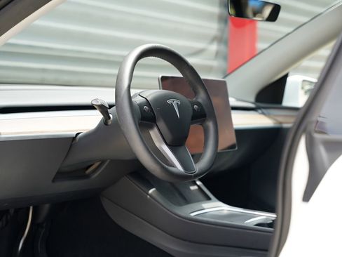 Used 2023 Tesla Model Y AWD image 12