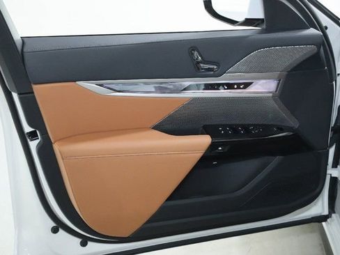 Used 2025 BMW 740i xDrive image 17