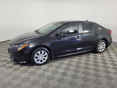 Used 2022 Toyota Corolla LE FWD image 2