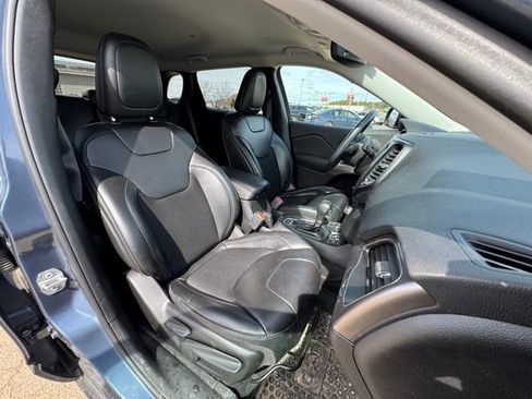 Used 2019 Jeep Cherokee Latitude Plus w/ Comfort/Convenience Group image 11