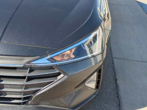 Used 2020 Hyundai Elantra SEL image 12