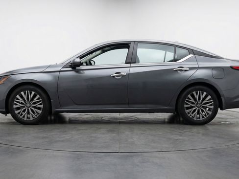 Used 2025 Nissan Altima 2.5 SV image 5
