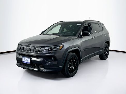 Used 2022 Jeep Compass Latitude w/ Convenience Group AWD/4WD image 1