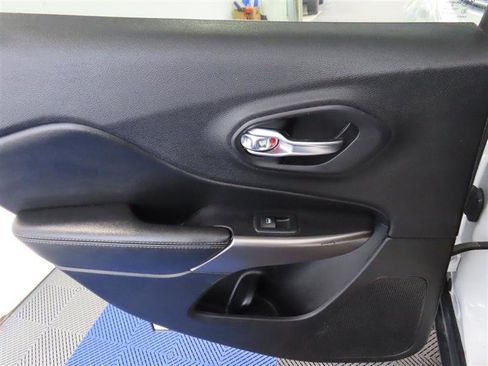 Used 2020 Jeep Cherokee Limited image 29