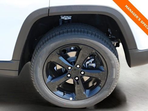 New 2025 Jeep Grand Cherokee Limited w/ Black Appearance Package image 9