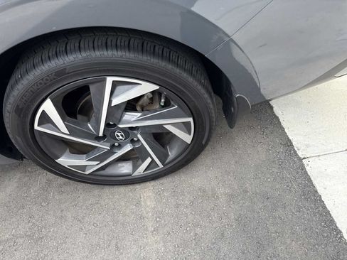 Used 2024 Hyundai Elantra Limited FWD image 11