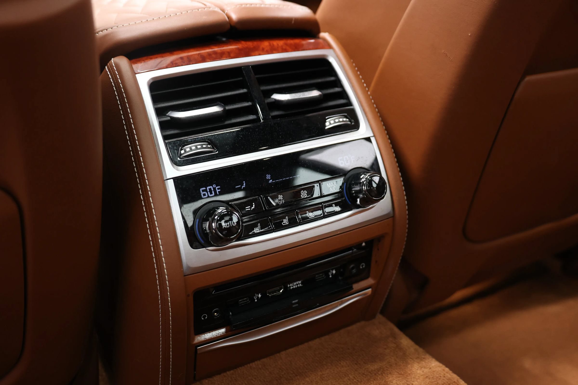 Used 2022 BMW ALPINA B7 xDrive w/ Luxury Rear Seating Package AWD/4WD image 65