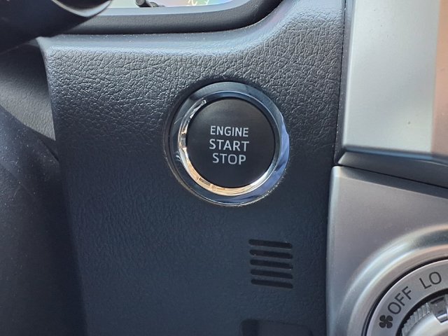 Used 2022 Toyota 4Runner SR5 Premium w/ Moonroof Package AWD/4WD image 18