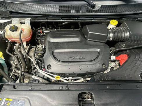 Used 2022 Chrysler Pacifica Touring-L AWD/4WD image 31
