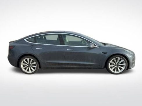 Used 2018 Tesla Model 3 image 3