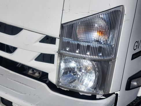 Used 2019 Isuzu NPR image 8