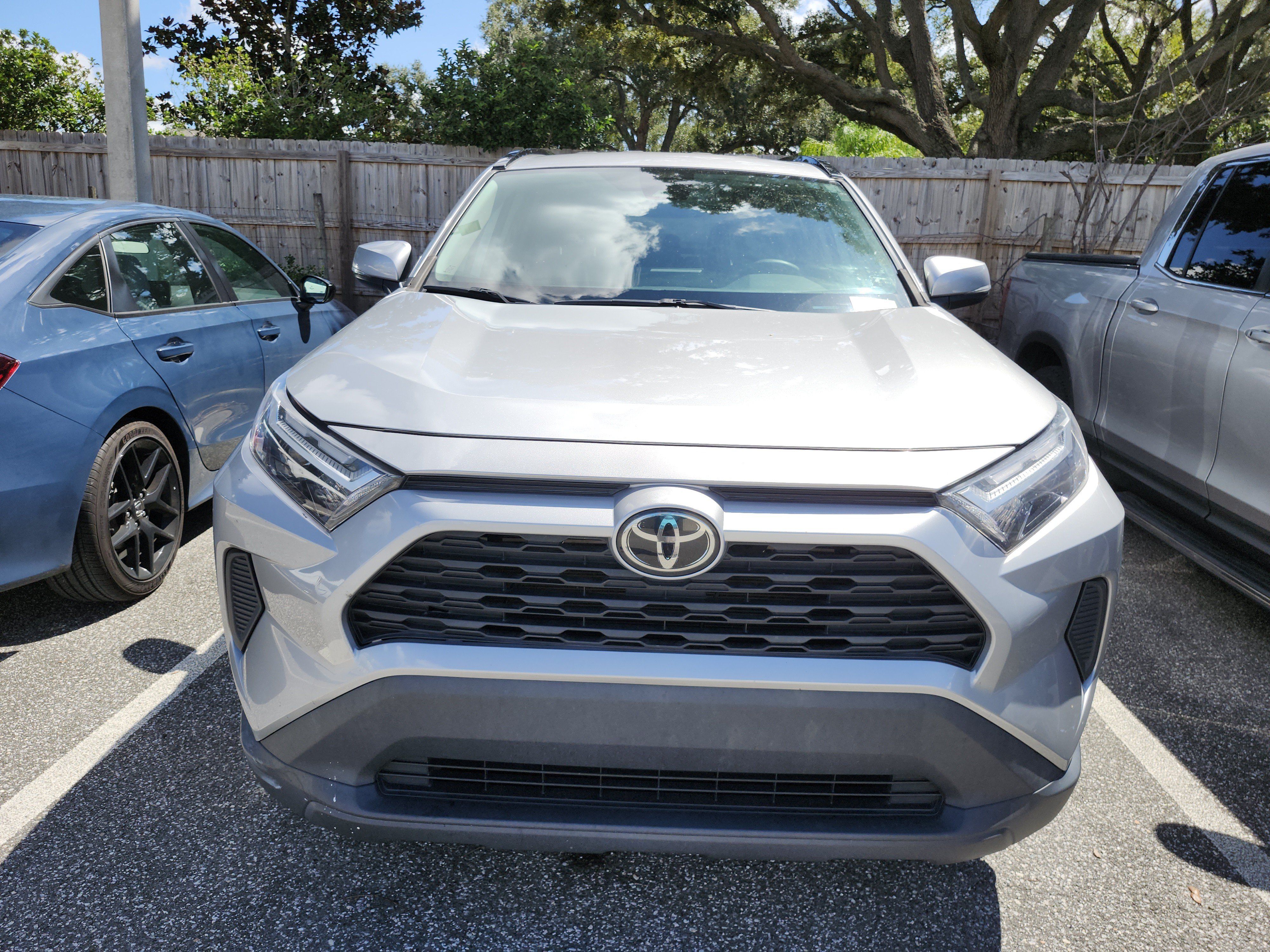 Used 2022 Toyota RAV4 XLE FWD image 5
