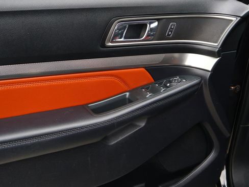 Used 2019 Ford Explorer XLT w/ Equipment Group 202A image 14