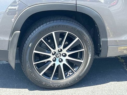 Used 2017 Toyota Highlander SE AWD/4WD image 9