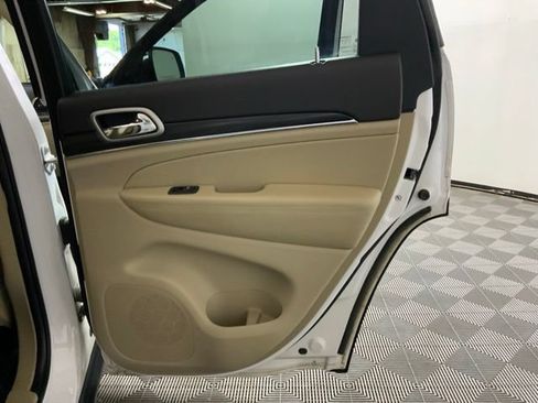 Used 2020 Jeep Grand Cherokee Limited AWD/4WD image 29