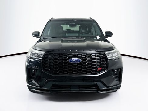 Used 2025 Ford Explorer ST RWD image 2