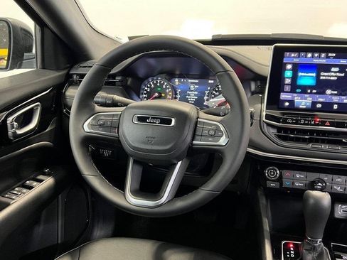 New 2026 Jeep Compass Latitude image 17