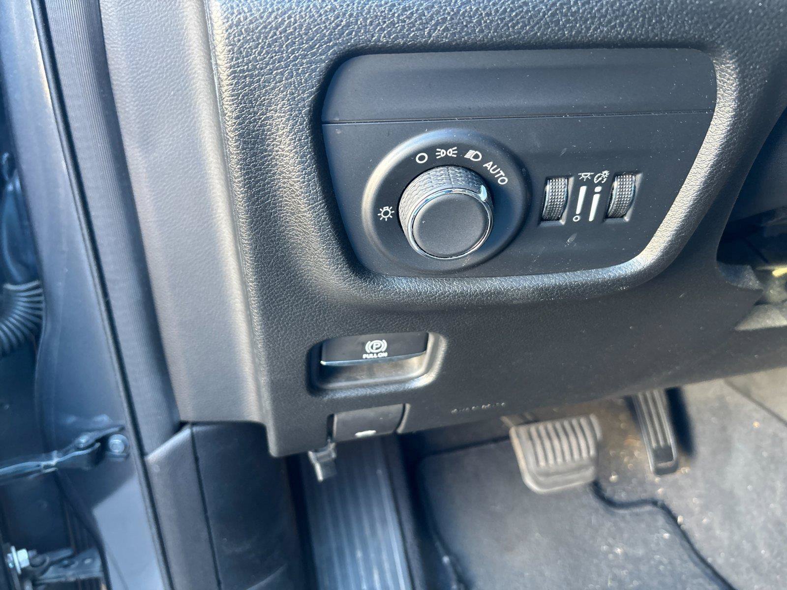 Used 2023 Jeep Grand Cherokee Laredo RWD image 16