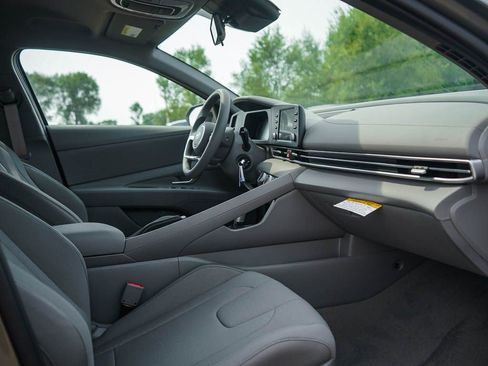 New 2026 Hyundai Elantra SE FWD image 9