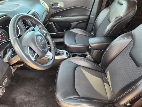 Used 2019 Jeep Compass Latitude image 14