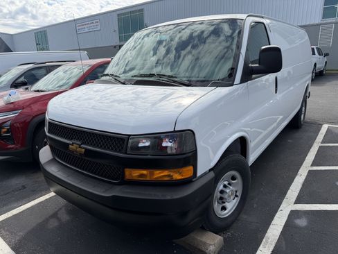 New 2026 Chevrolet Express 2500 Extended RWD image 4