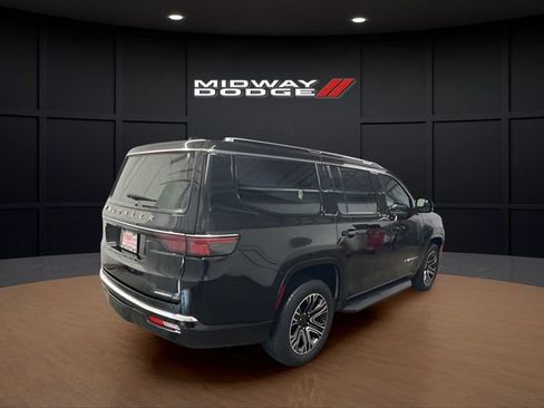 Used 2024 Jeep Wagoneer Series II w/ Flexible Seating Group image 4