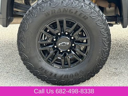 Used 2024 Chevrolet Silverado 2500 ZR2 w/ Technology Package AWD/4WD image 10