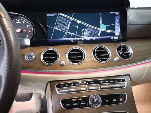 Certified 2018 Mercedes-Benz E 400 4MATIC Sedan image 26