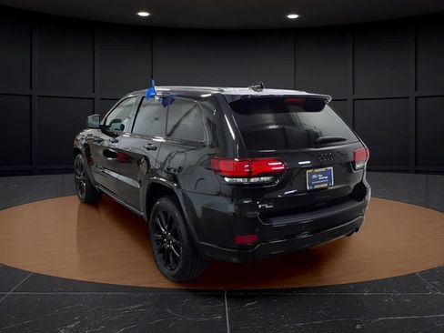 Used 2020 Jeep Grand Cherokee Altitude AWD/4WD image 4