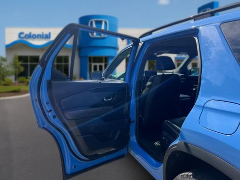 Used 2025 Honda Pilot TrailSport image 28