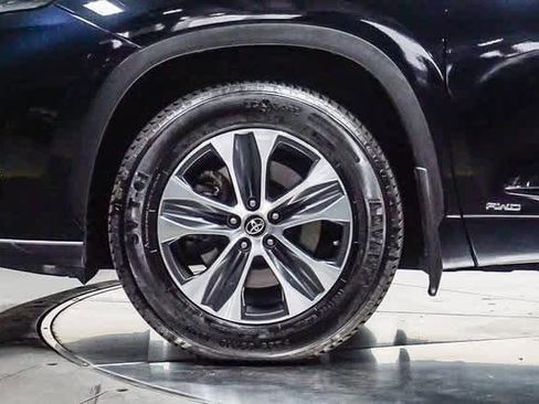 Certified 2021 Toyota Highlander XLE image 10