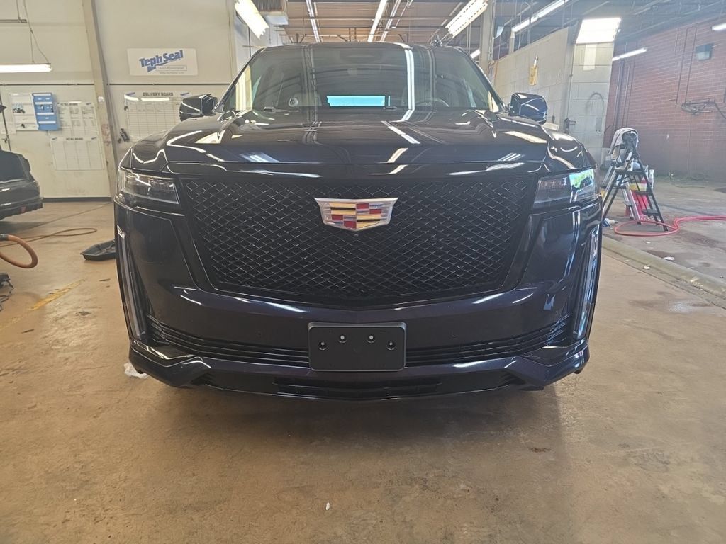 Used 2023 Cadillac Escalade Sport Platinum AWD/4WD image 3