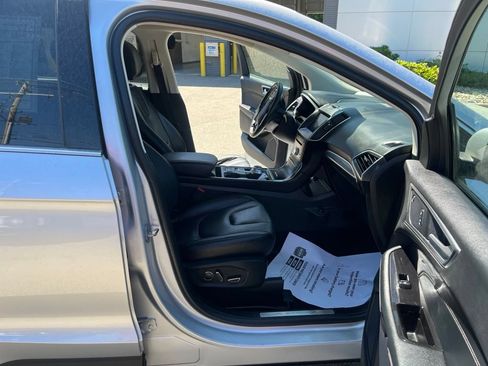 Used 2019 Ford Edge Titanium AWD/4WD image 12