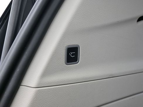 Used 2024 Chrysler Pacifica Select image 41