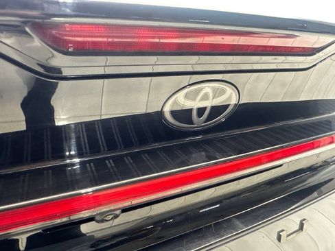 Used 2025 Toyota Prius LE FWD image 21