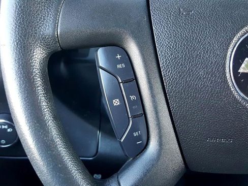 Used 2022 Chevrolet Express 2500 w/ Driver Convenience Package image 17