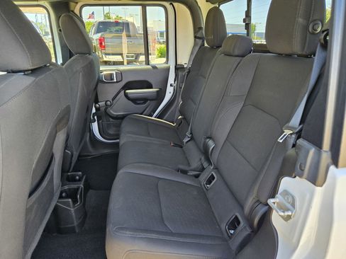 Used 2022 Jeep Gladiator Sport image 9