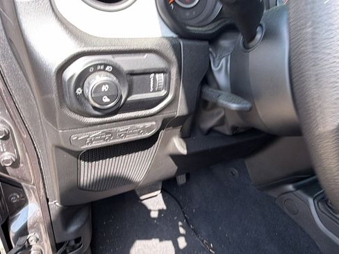 Used 2025 Jeep Gladiator Sport image 25