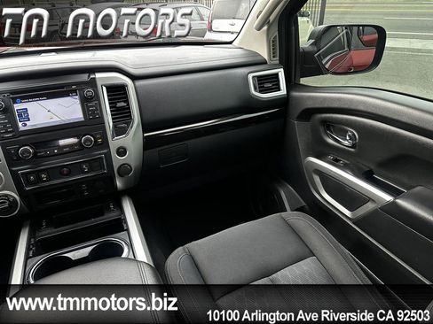 Used 2017 Nissan Titan SV AWD/4WD image 12