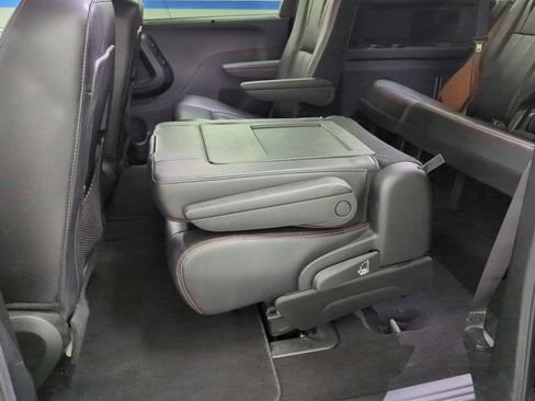 Used 2017 Dodge Grand Caravan GT FWD image 23